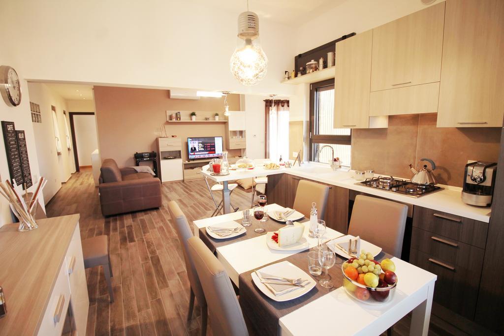 Eur Bright Spacious Terraced Apartment With Private Parking Only For Small Cars Roma Exterior foto